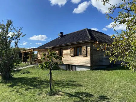 Grand chalet au cœur d'un centre équestre près de Vichy : photo 2