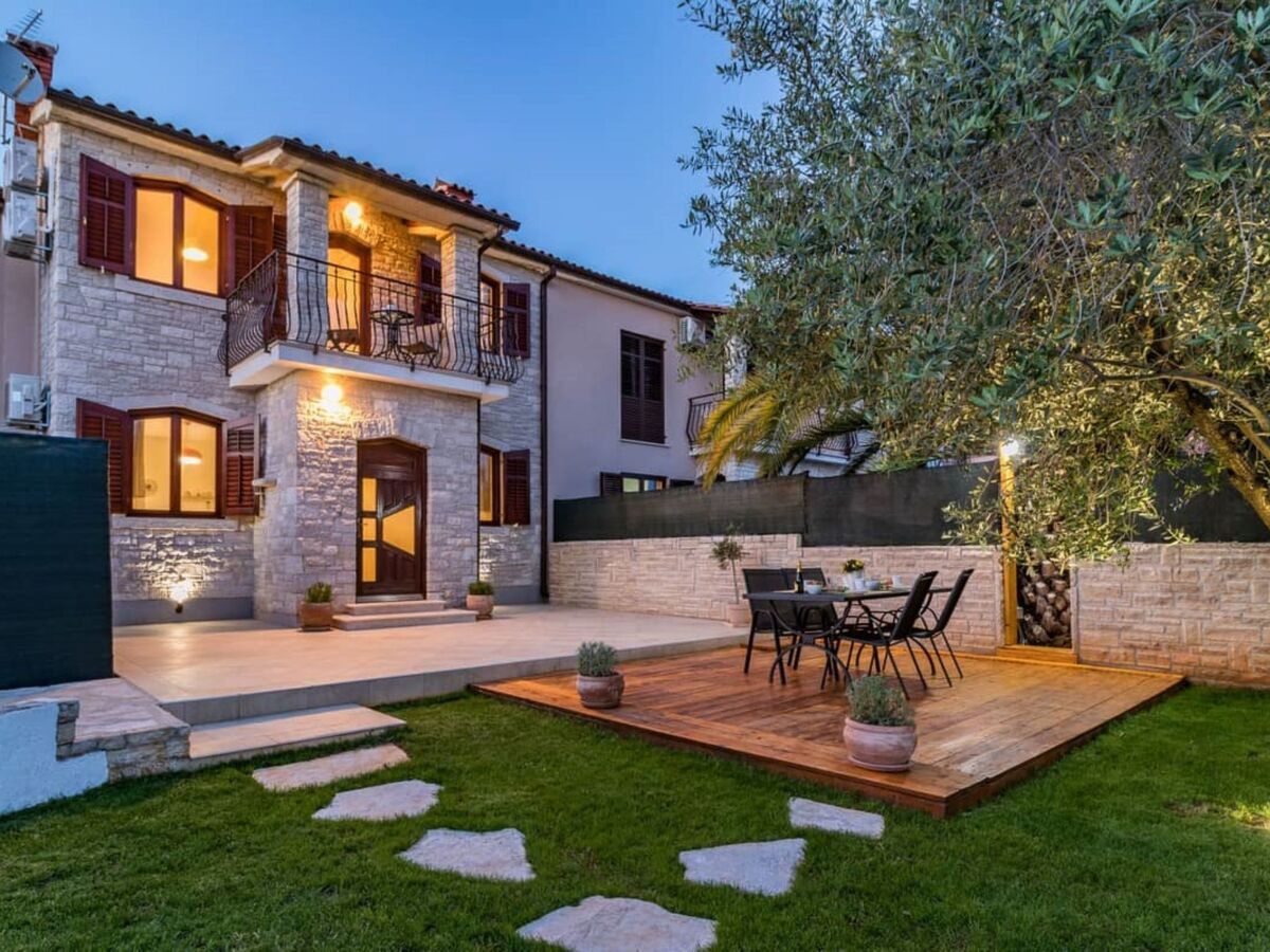Villa Pietra, maison 2 étages avec piscine privée à Galižana - Photo 2