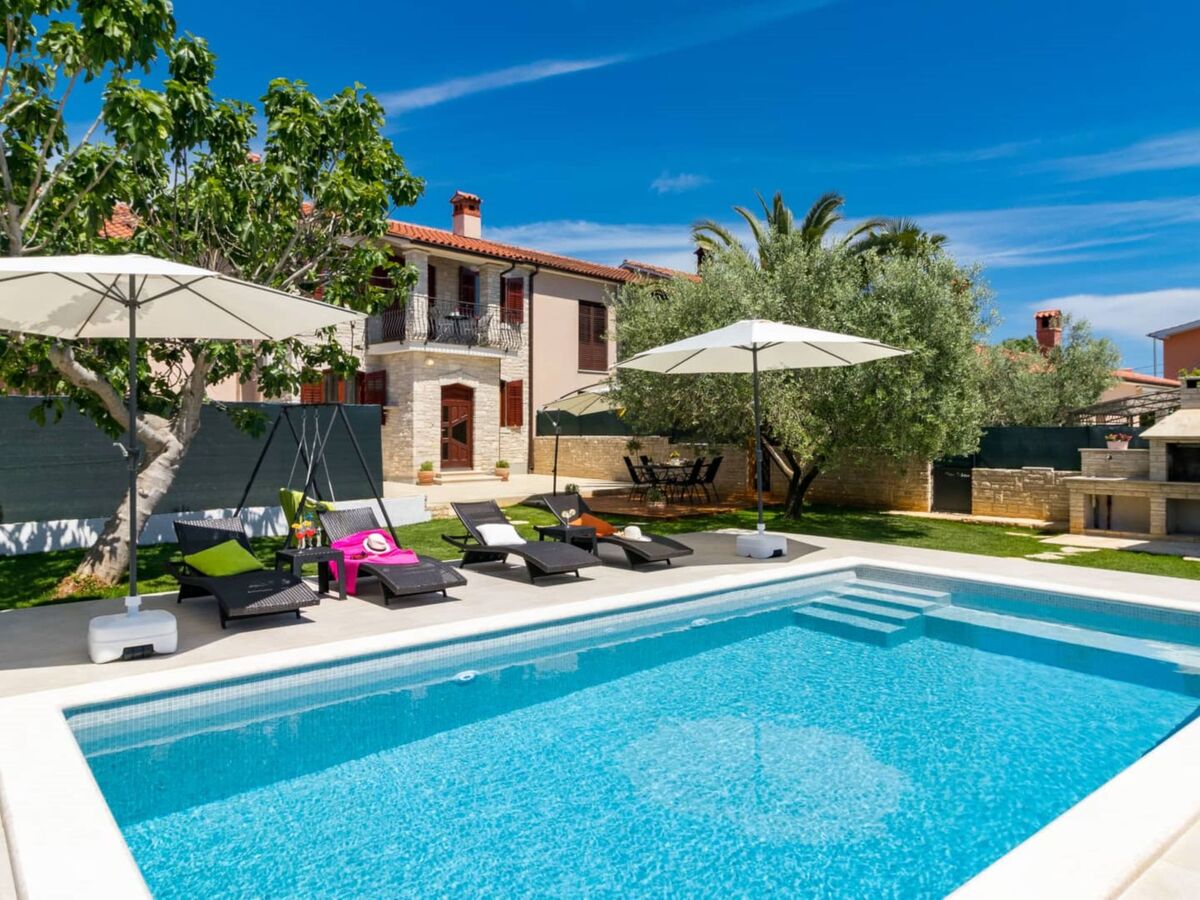 Villa Pietra, maison 2 étages avec piscine privée à Galižana - Photo 6
