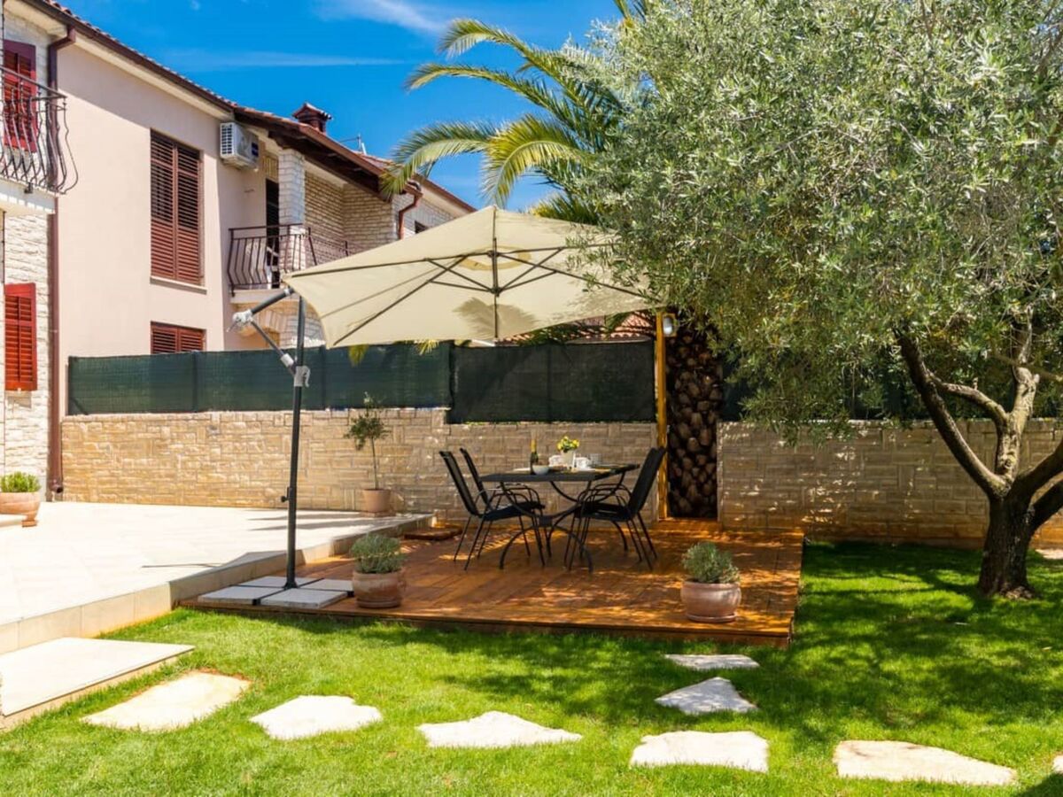 Villa Pietra, maison 2 étages avec piscine privée à Galižana - Photo 9