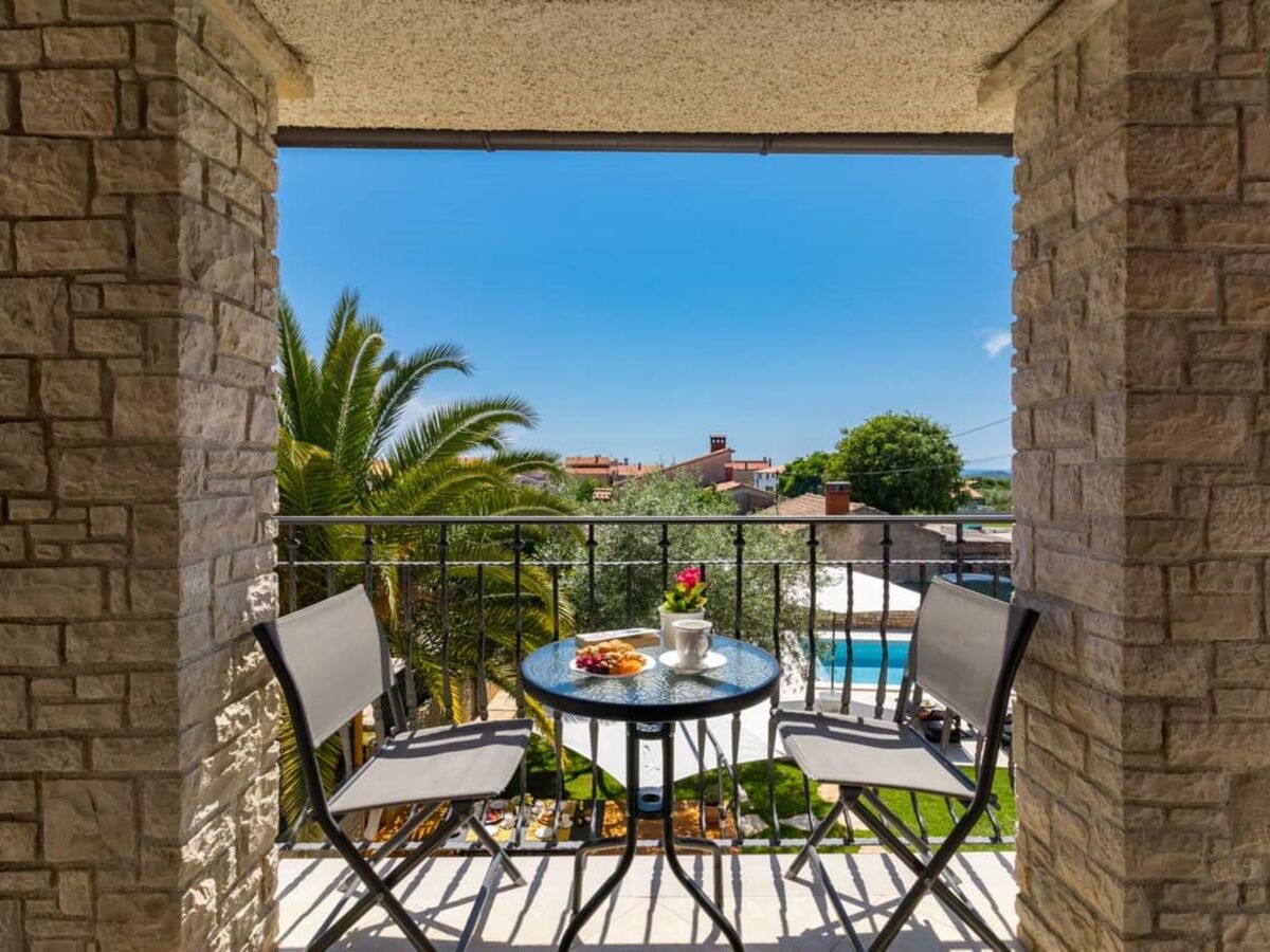 Villa Pietra, maison 2 étages avec piscine privée à Galižana - Photo 18