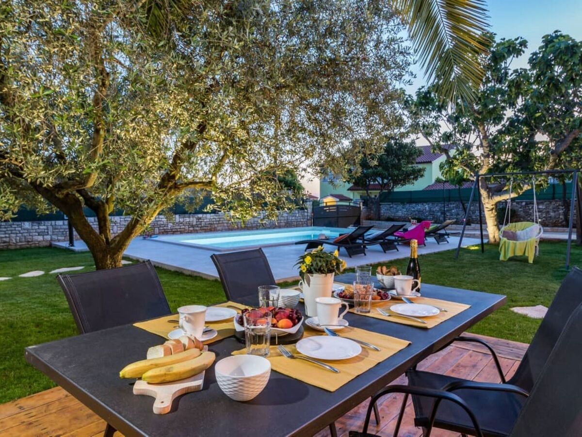 Villa Pietra, maison 2 étages avec piscine privée à Galižana - Photo 30