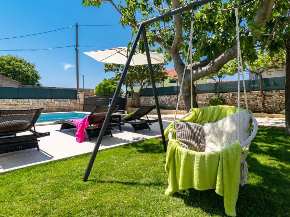 Villa Pietra, maison 2 étages avec piscine privée à Galižana - Photo 33