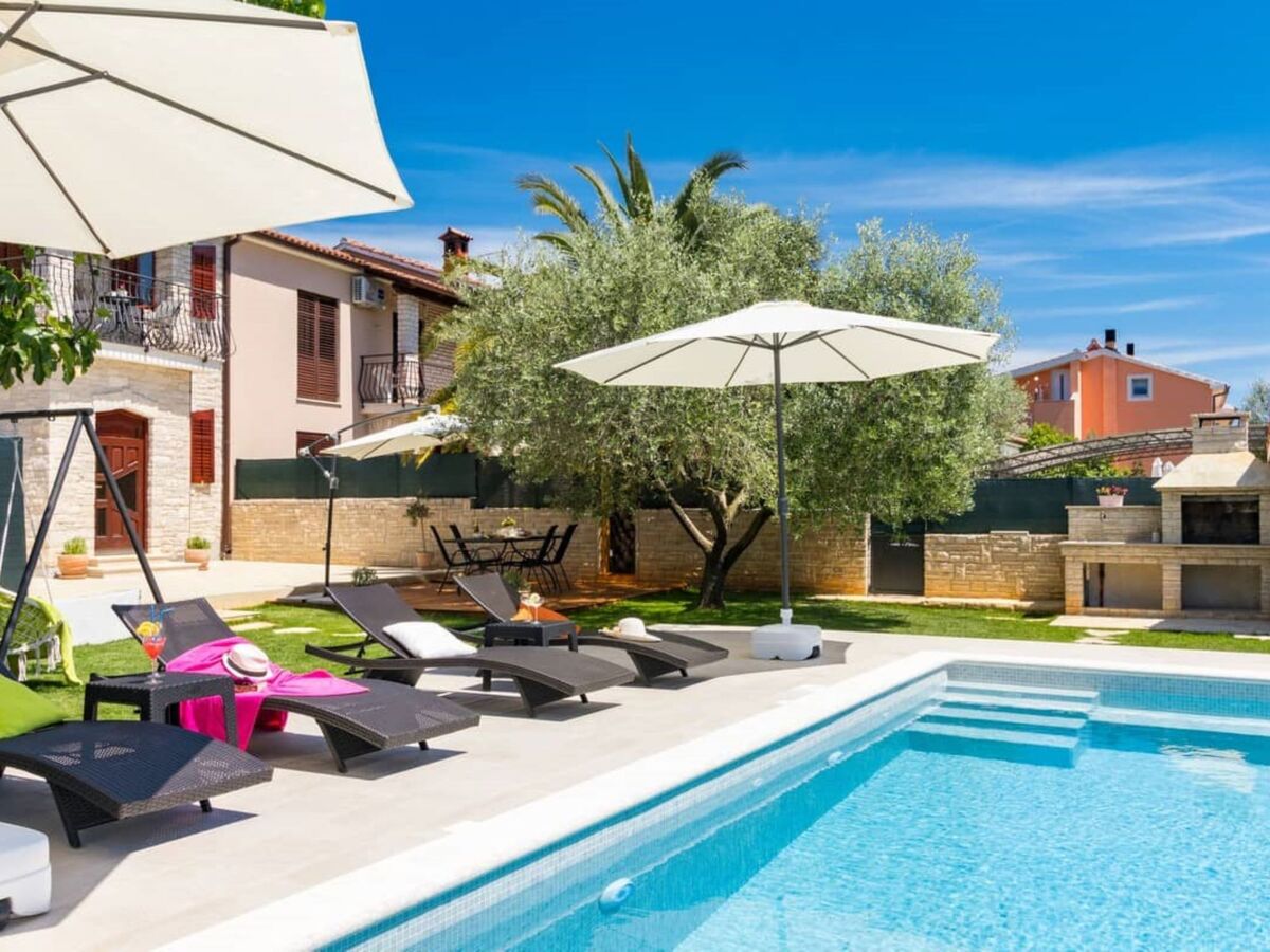 Villa Pietra, maison 2 étages avec piscine privée à Galižana - Photo 34