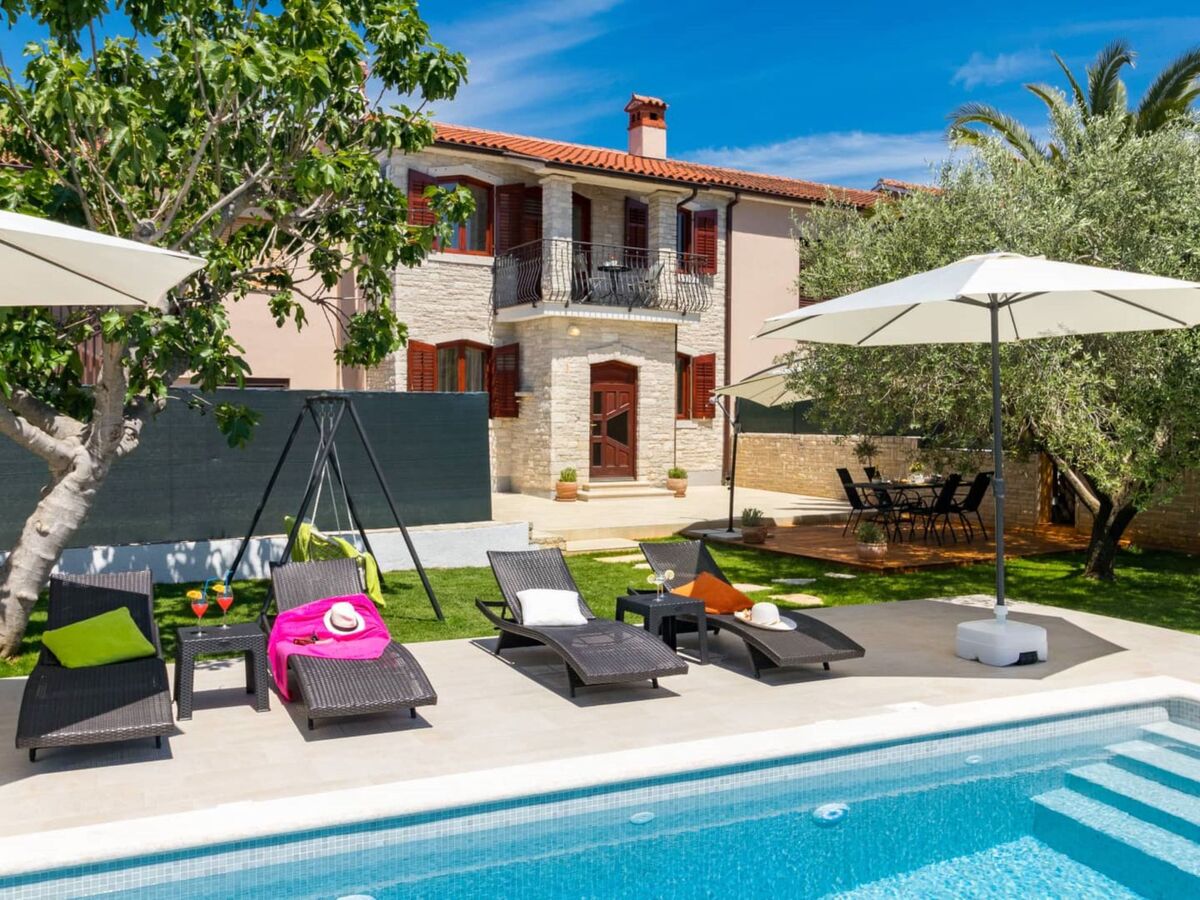 Villa Pietra, maison 2 étages avec piscine privée à Galižana - Photo 35