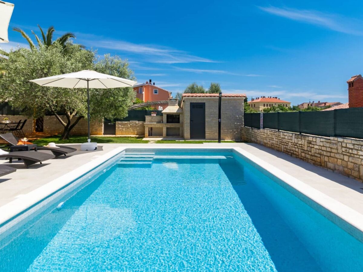 Villa Pietra, maison 2 étages avec piscine privée à Galižana - Photo 36