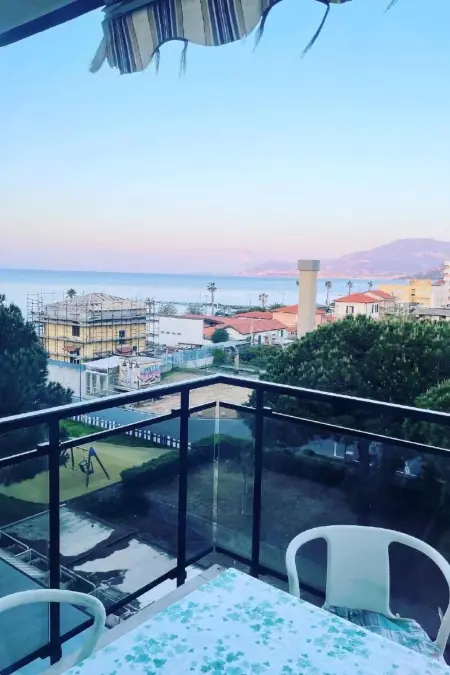 Location appartement à Ventimiglia, Casa Leonilde Grosszügige Wohnung direkt am Meer