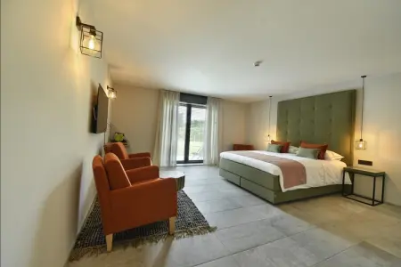 Durbuy Suites, Villa avec piscine et suites pour 12 personnes : photo 11