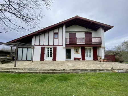Location maison à Larressore, Maison paisible avec parking - 6 pers.