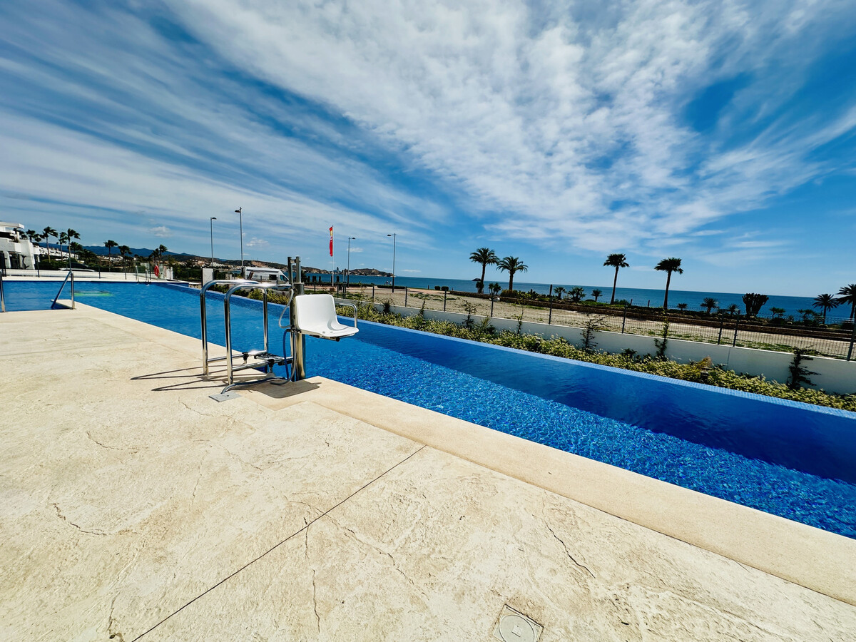 Appartement 75 m² avec terrasse et piscine chauffée - Photo 3