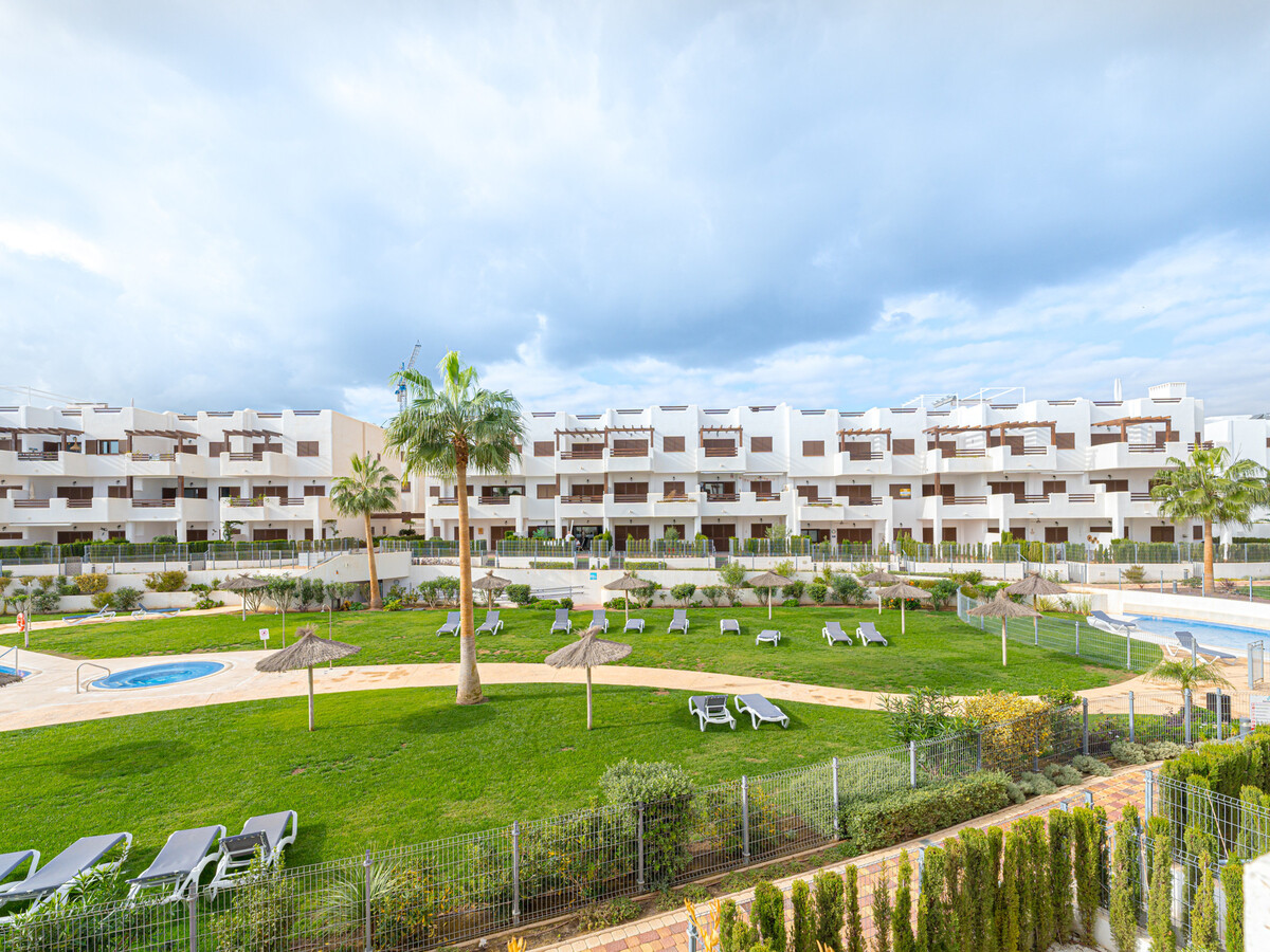 Appartement 70m² avec terrasse et vue piscine - Photo 25