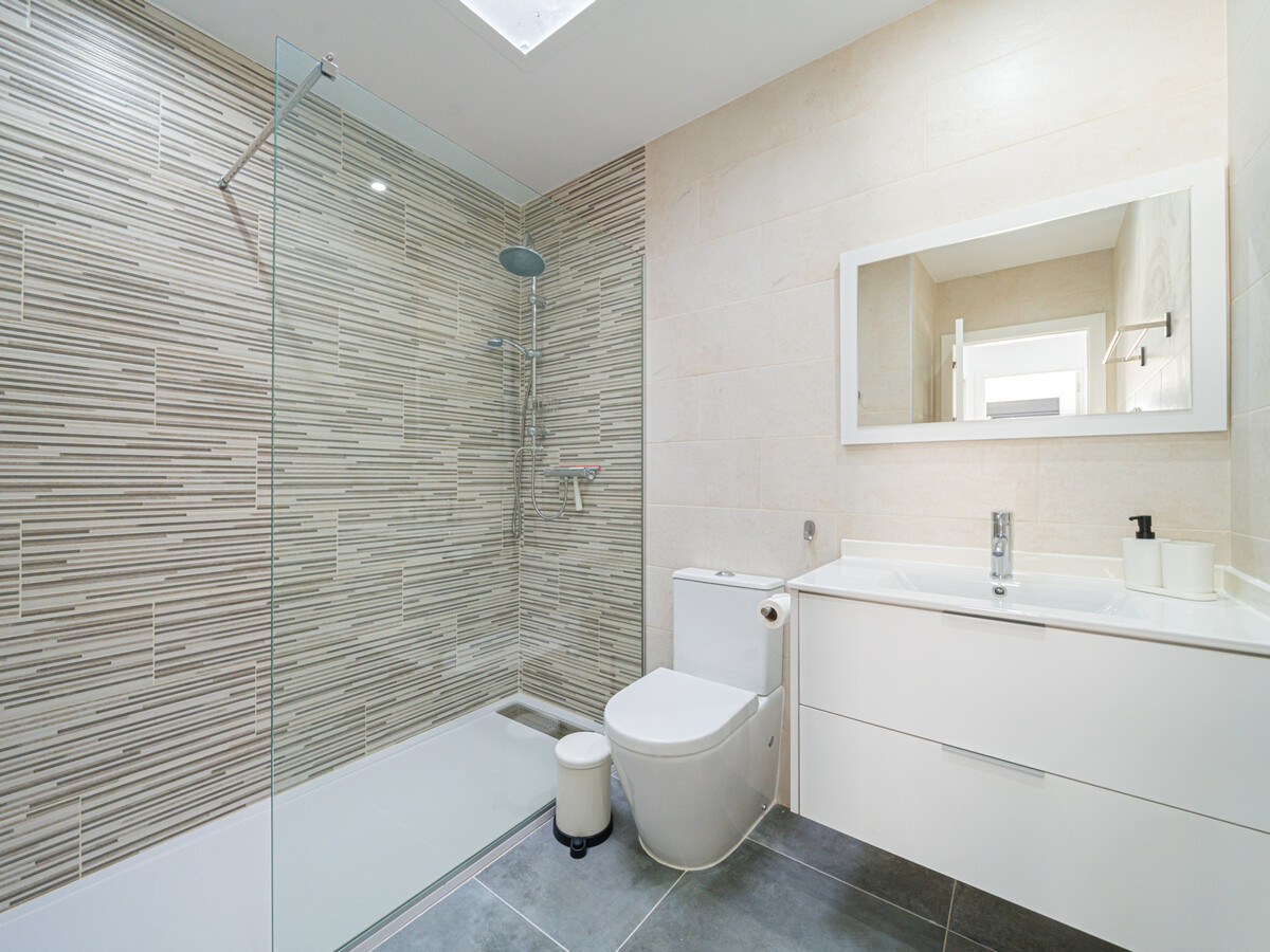 Villa moderne 100 m² piscine chauffée privée - Daya Nueva - Photo 22