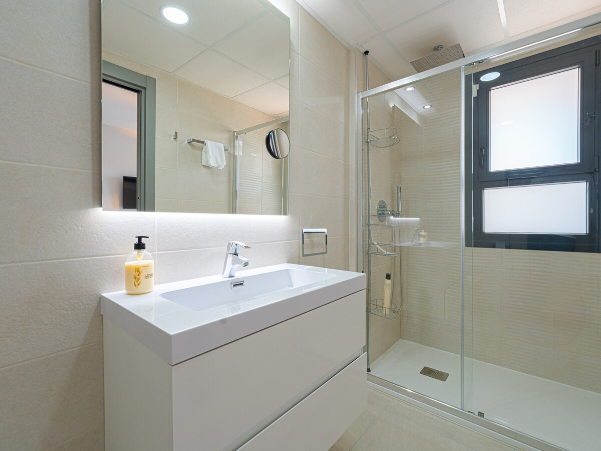 Appartement 100 m² avec terrasse et piscine chauffée - Photo 8