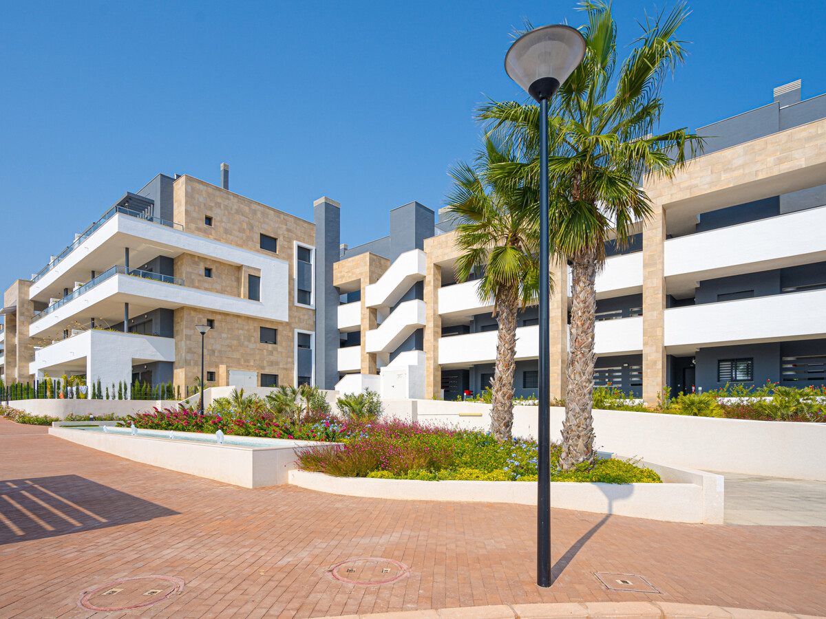 Appartement 100 m² avec terrasse et piscine chauffée - Photo 35