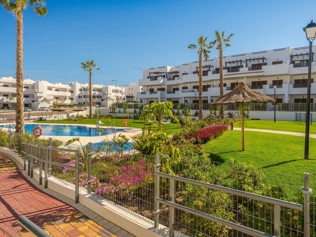 Appartement 2 chambres avec piscine à 500 m de la plage - Photo 1