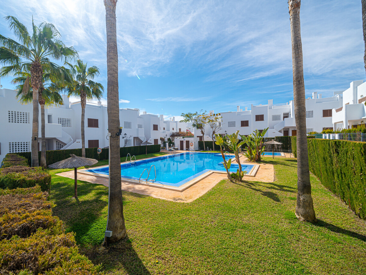 Appartement 75 m² climatisé avec piscine chauffée à 50 m de la plage - Photo 1