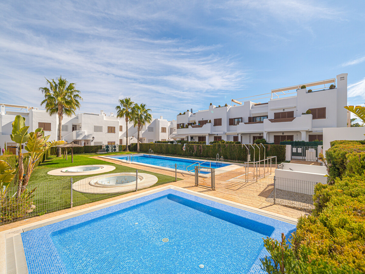 Appartement 75 m² climatisé avec piscine chauffée à 50 m de la plage - Photo 2