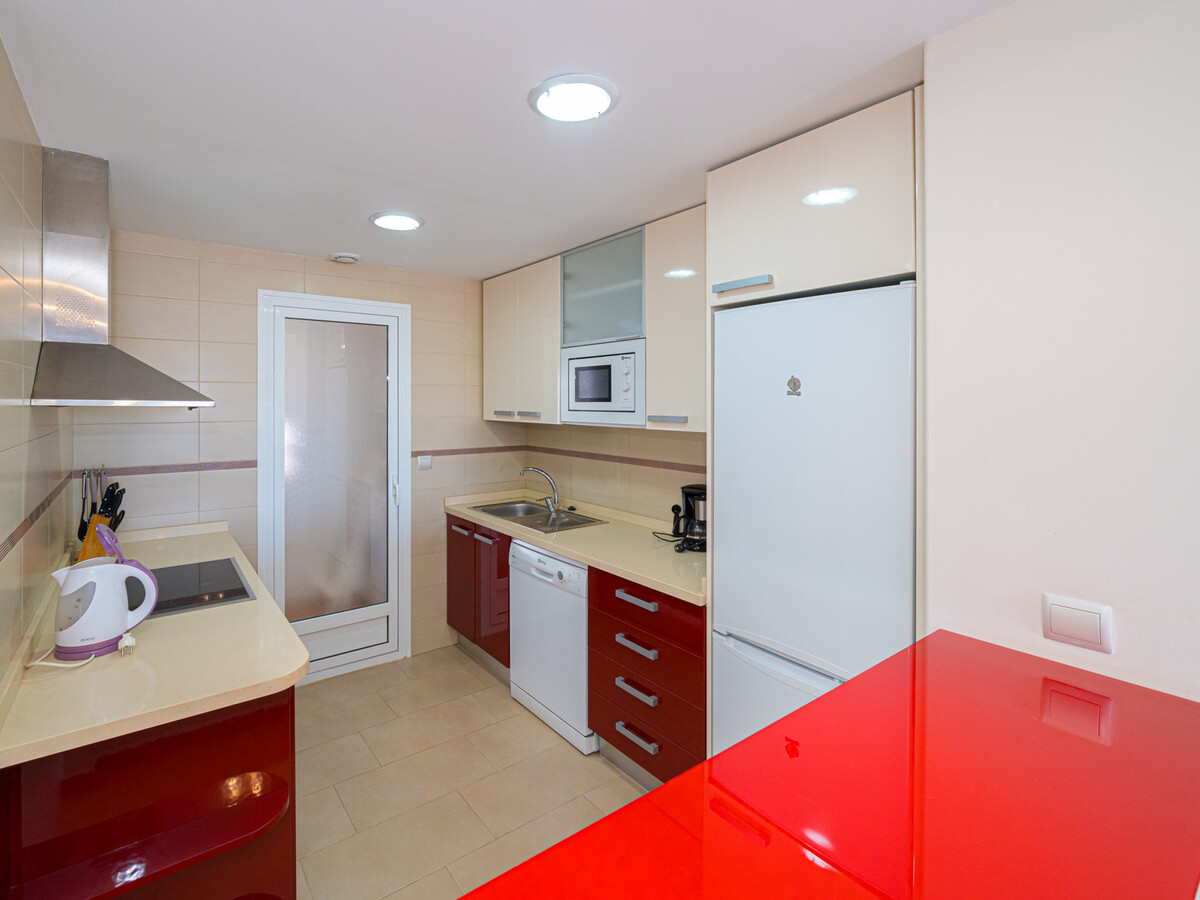 Appartement 75 m² climatisé avec piscine chauffée à 50 m de la plage - Photo 7