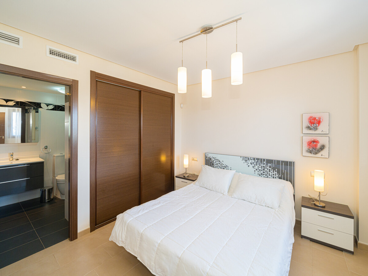 Appartement 75 m² climatisé avec piscine chauffée à 50 m de la plage - Photo 9