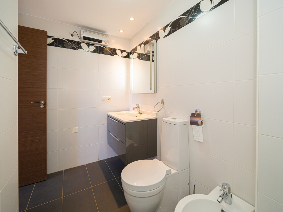 Appartement 75 m² climatisé avec piscine chauffée à 50 m de la plage - Photo 14