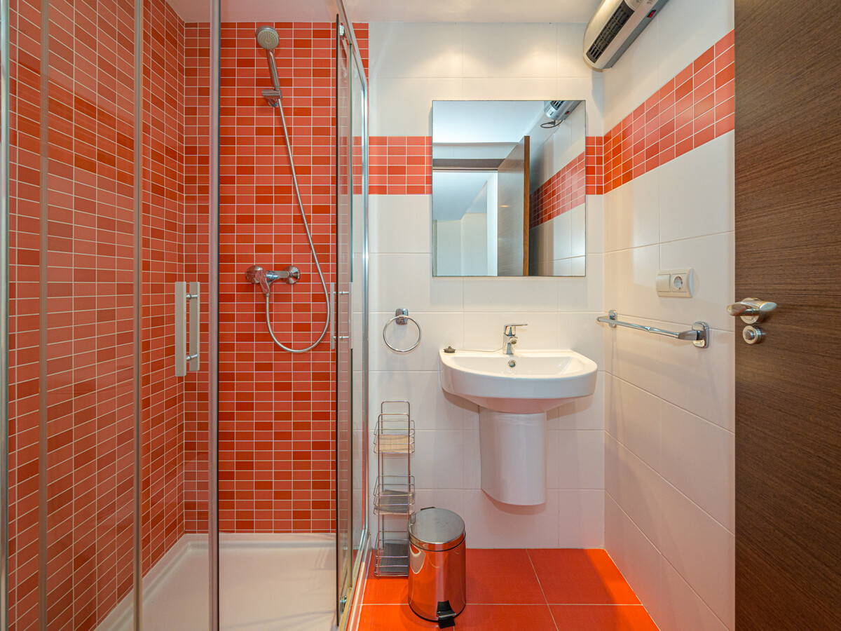 Appartement 75 m² climatisé avec piscine chauffée à 50 m de la plage - Photo 18