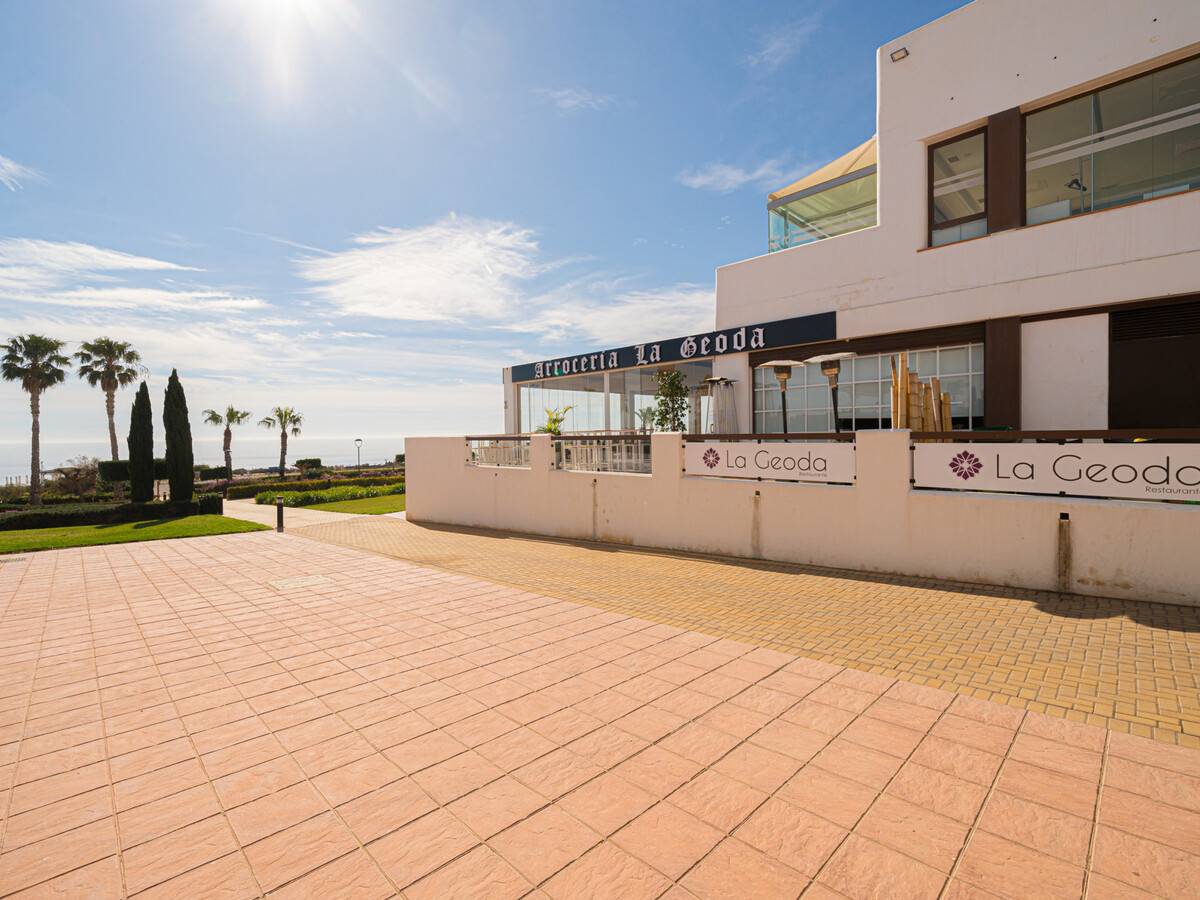 Appartement 75 m² climatisé avec piscine chauffée à 50 m de la plage - Photo 23