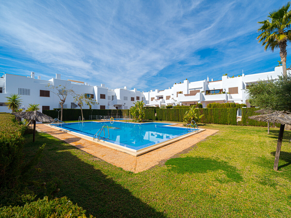 Appartement 75 m² climatisé avec piscine chauffée à 50 m de la plage - Photo 32
