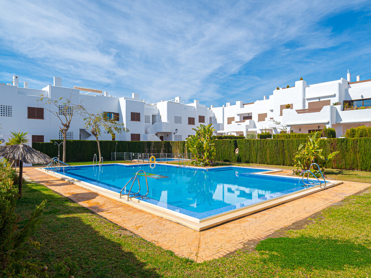 Appartement 75 m² climatisé avec piscine chauffée à 50 m de la plage - Photo 33