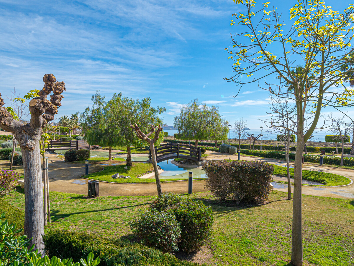 Appartement 75 m² climatisé avec piscine chauffée à 50 m de la plage - Photo 35