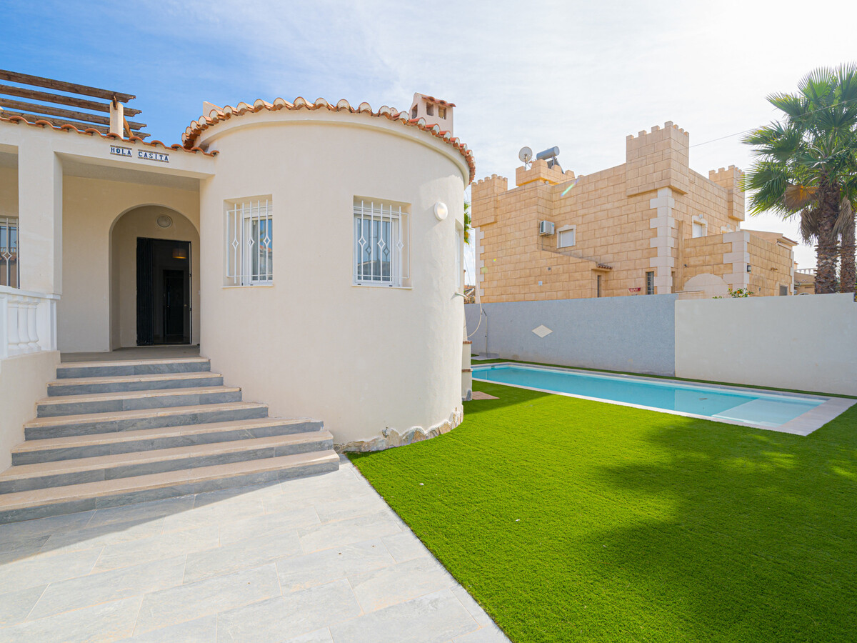 Villa moderne 3 chambres avec piscine privée à Torrevieja - Photo 1