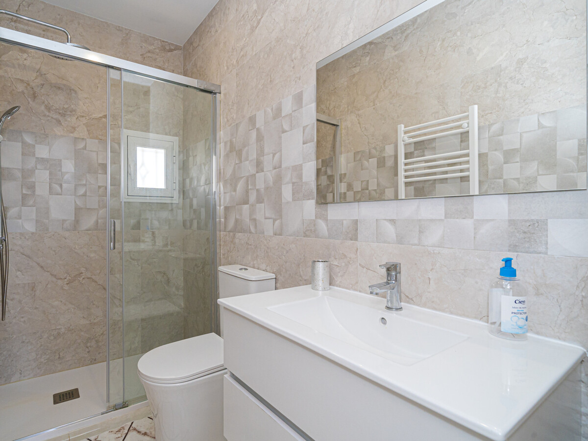 Villa moderne 3 chambres avec piscine privée à Torrevieja - Photo 21