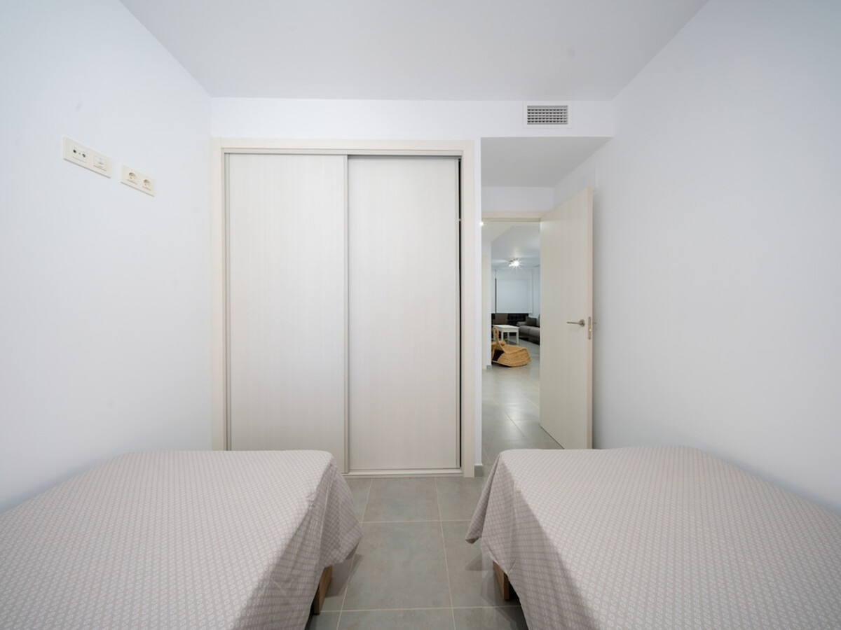 Appartement 2 ch avec piscine à 500 m de plage - Photo 11