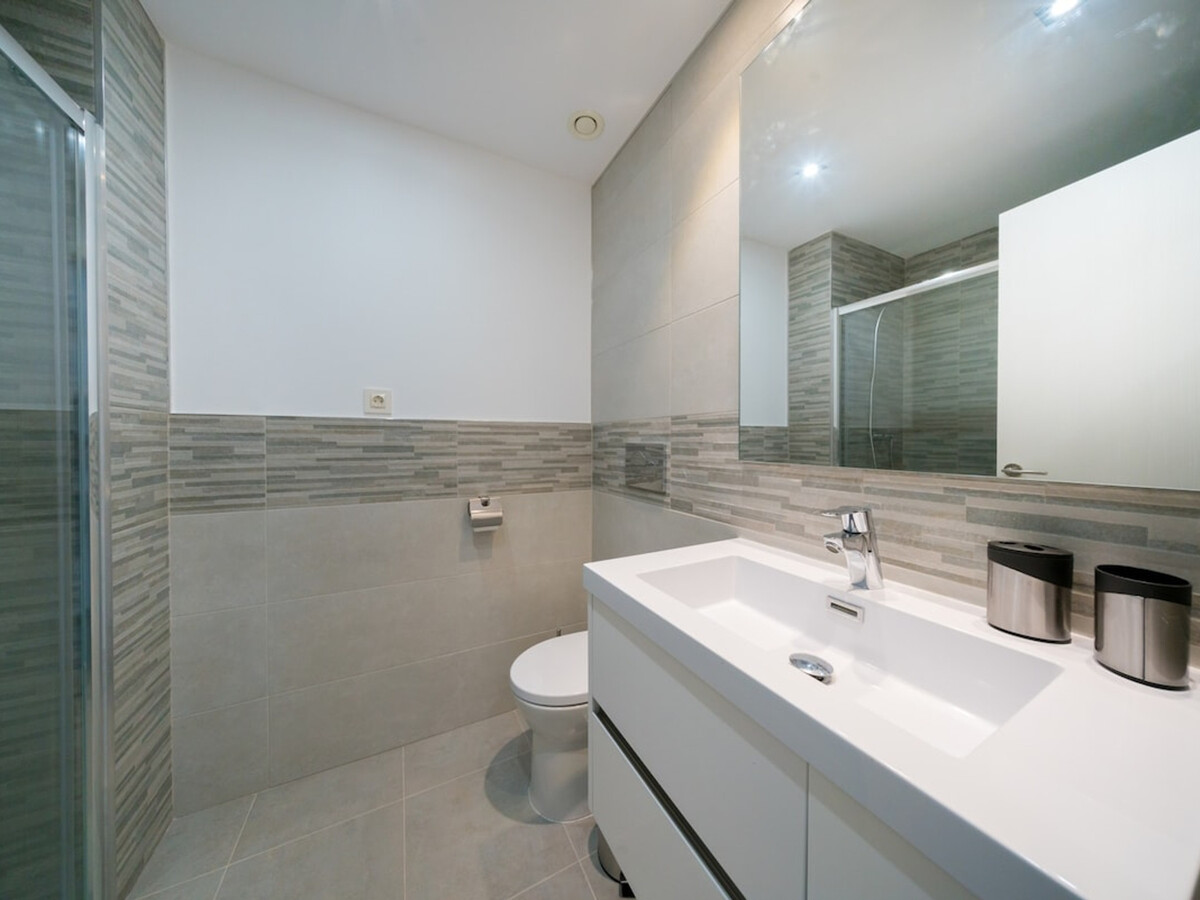 Appartement 2 ch avec piscine à 500 m de plage - Photo 13