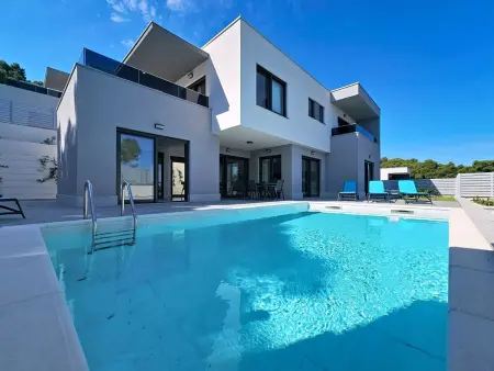Villa Aloa II à Splitska, piscine privée et vue mer : photo 23