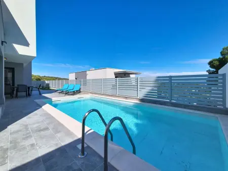 Villa Aloa II à Splitska, piscine privée et vue mer : photo 37