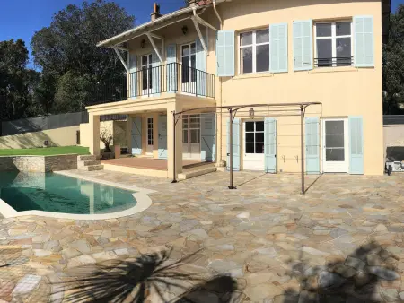 Villa avec piscine privée et jardin à Sainte-Maxime, proche plage : photo 2
