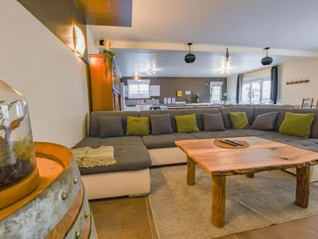 Location gite à COUVIGNON, Maison avec piscine, animaux admis - 12 pers.