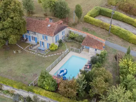 Maison Maswari à Lusignac : 2 maisons, piscine chauffée : photo 8
