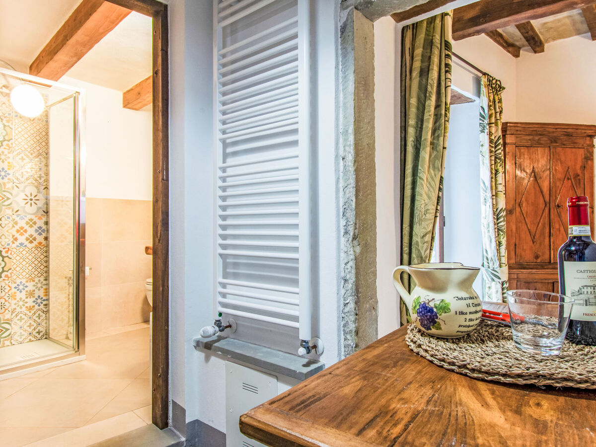 Cia, petit appartement romantique du 13e siècle - Photo 9