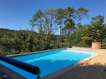 Location gite à Auriac du Périgord, Maison avec piscine privée - 2 pers.