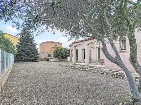 Villa Brouilla : 4 chambres, piscine privée et jardin : photo 13