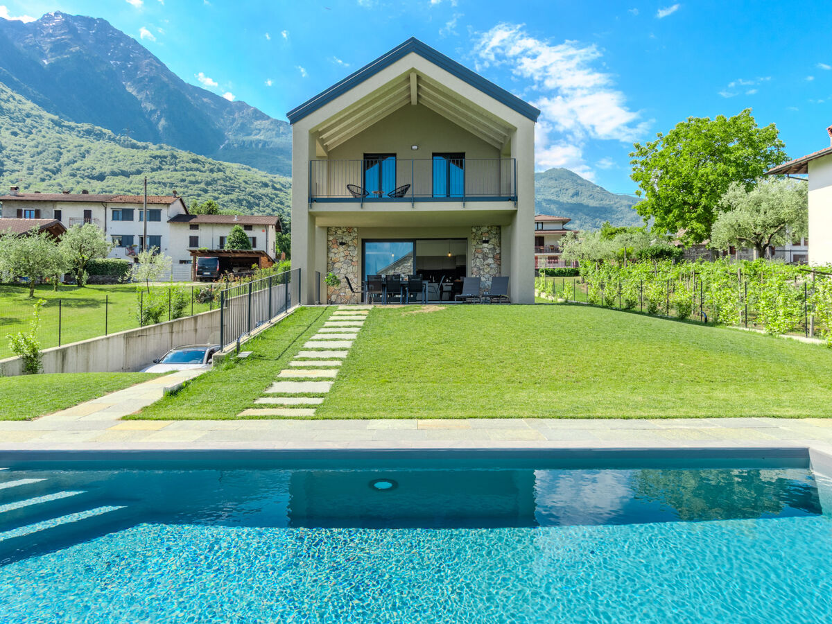 Villa La Serena à Colico, 5 chambres avec piscine - Photo 1