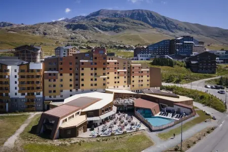 Location maison à ALPE D'HUEZ, Retraite avec piscine et terrasse partagées