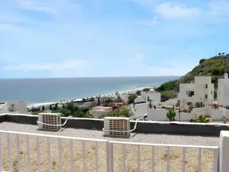 Location appartement à Ventanicas el Cantal, Appartement avec vue sur la mer à Ventanicas, 87 m², piscine