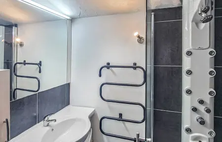 Maison 50 m² piscine privée à Salavas : photo 11