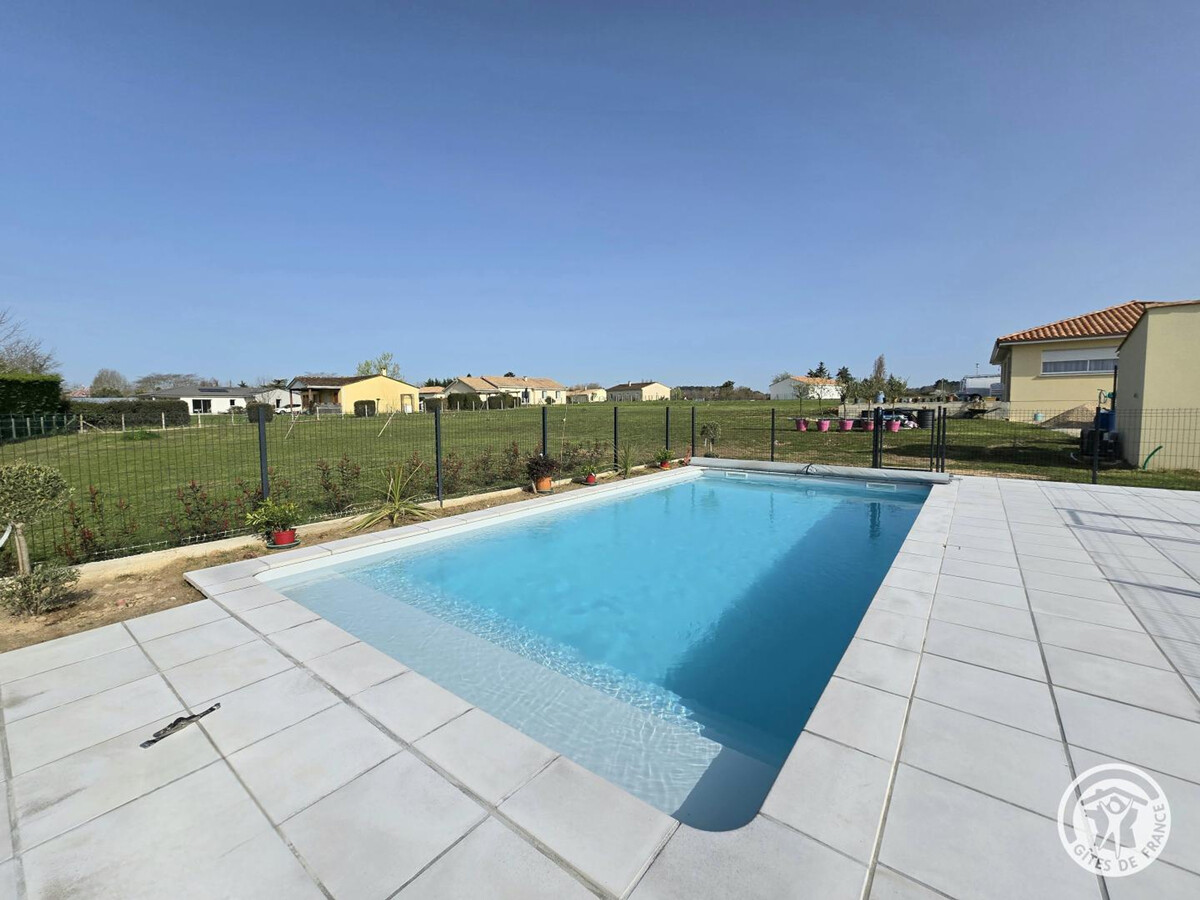Gîte avec piscine partagée à Saint-Laurent-des-Hommes - Photo 2