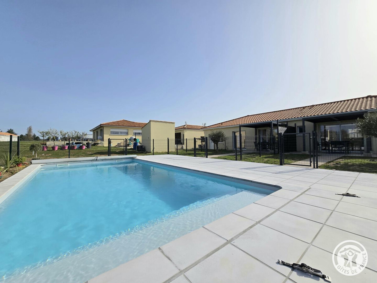 Gîte avec piscine partagée à Saint-Laurent-des-Hommes - Photo 10