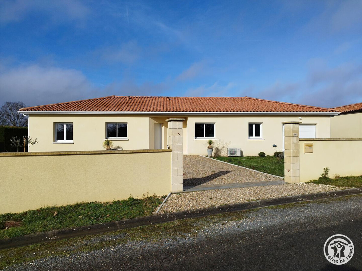 Gîte avec piscine partagée à Saint-Laurent-des-Hommes - Photo 12