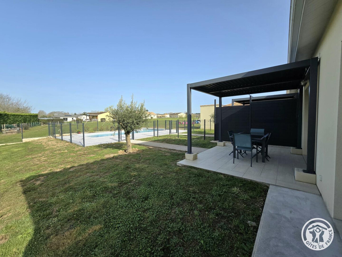 Gîte récent 2 chambres, terrasse, piscine partagée - Photo 11