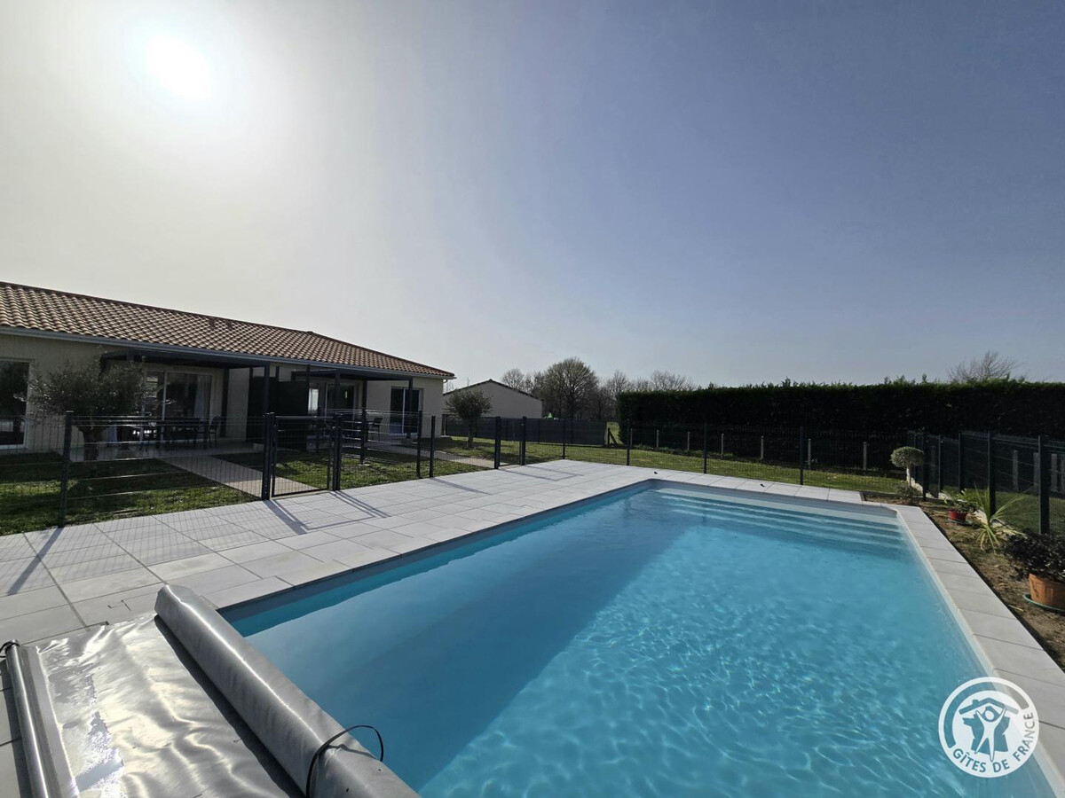 Gîte récent 2 chambres, terrasse, piscine partagée - Photo 12